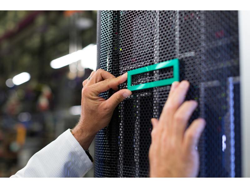 Hewlett Packard Enterprise HPE 8 SFF HDD Bay1 Kit, for ProLiant DL560 G10 Bezel-panel